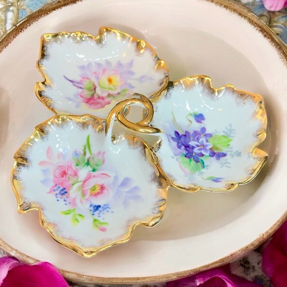 Rare Antique Japanese Porcelain Leaf Shaped Three Compartment Dish - Picture 2 of 8
